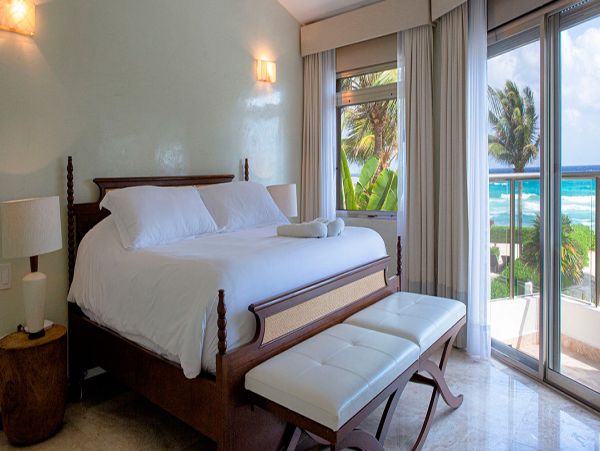 Cancun Home 990354