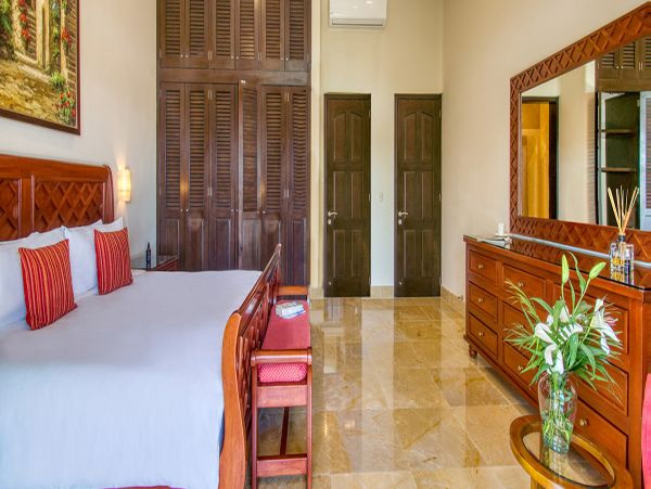Cancun Home 990355