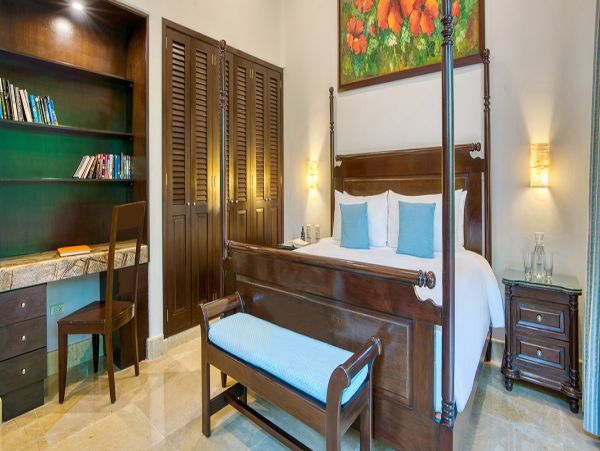 Cancun Home 990355