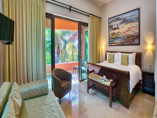 Cancun Home 990358