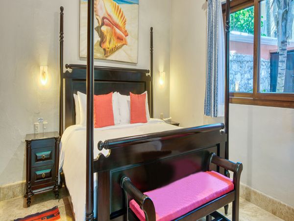 Cancun Home 990359