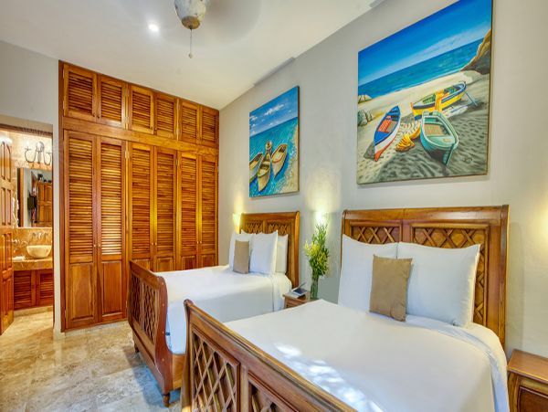 Cancun Home 990359