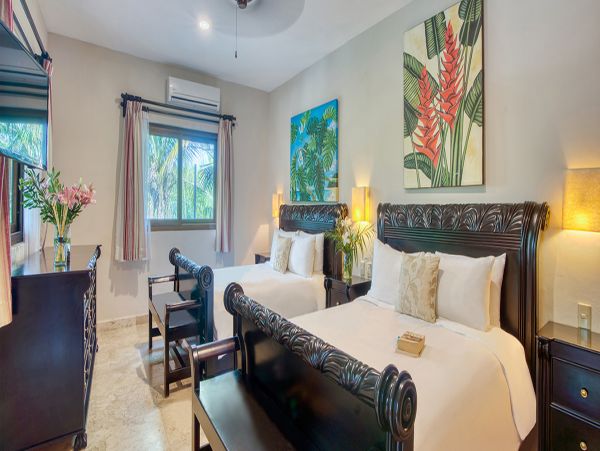 Cancun Home 990359