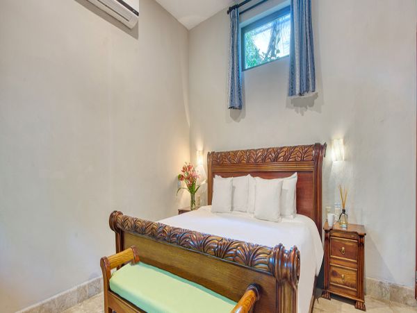 Cancun Home 990359