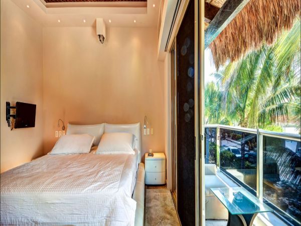 Cancun Home 990361
