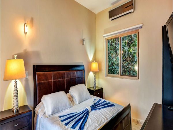 Cancun Home 990361