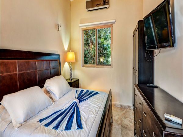 Cancun Home 990361