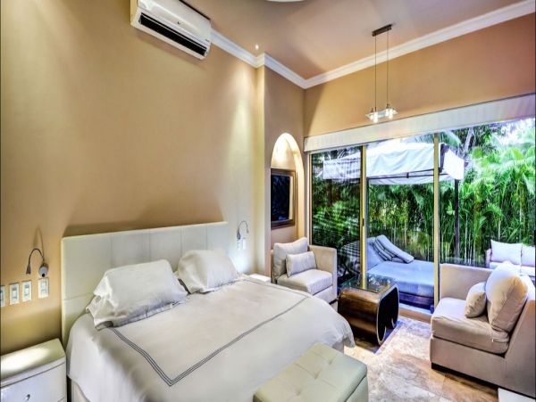 Cancun Home 990361