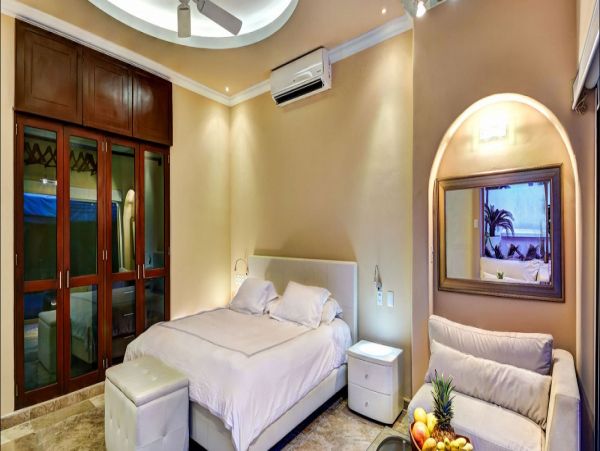 Cancun Home 990361