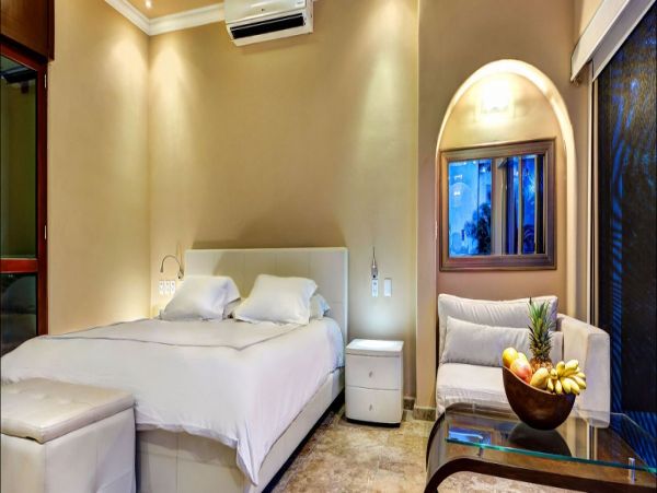 Cancun Home 990361