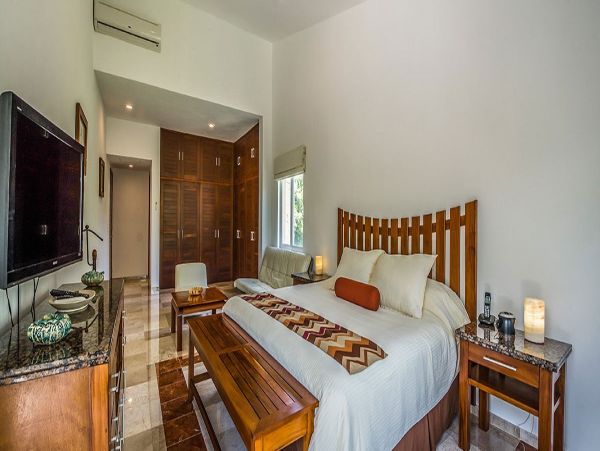Cancun Home 990362