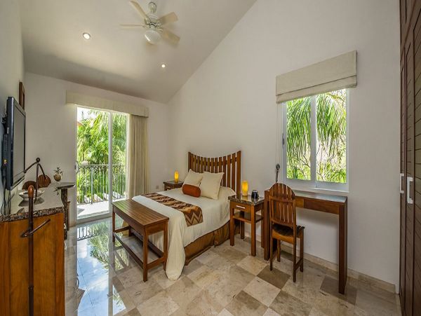 Cancun Home 990362