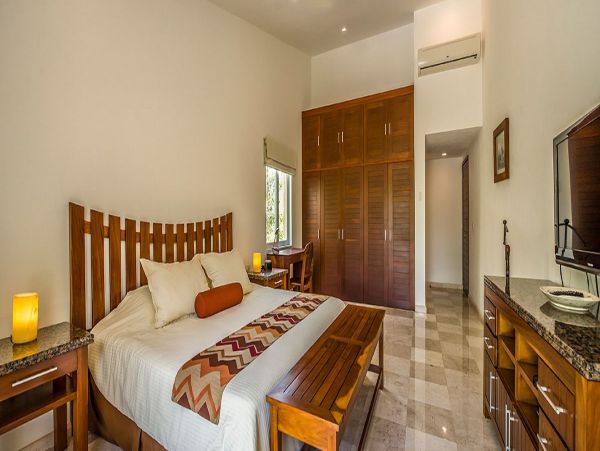 Cancun Home 990362