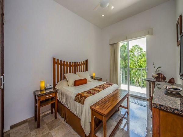 Cancun Home 990362