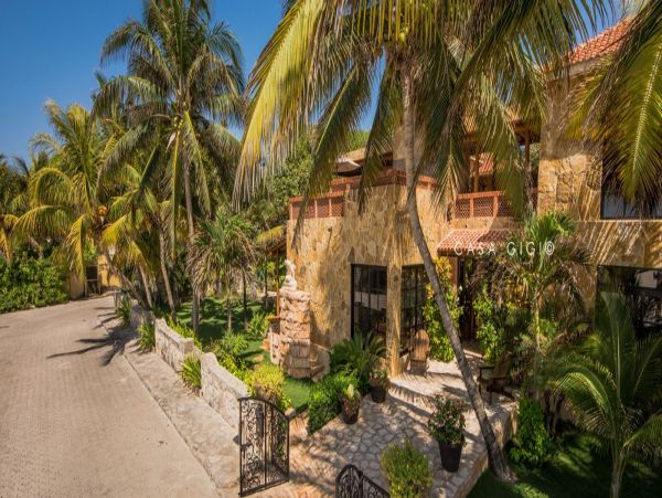 Cancun Home 990363