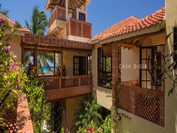 Cancun Home 990363