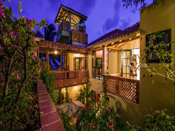 Cancun Home 990363