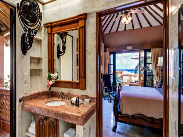 Cancun Home 990363