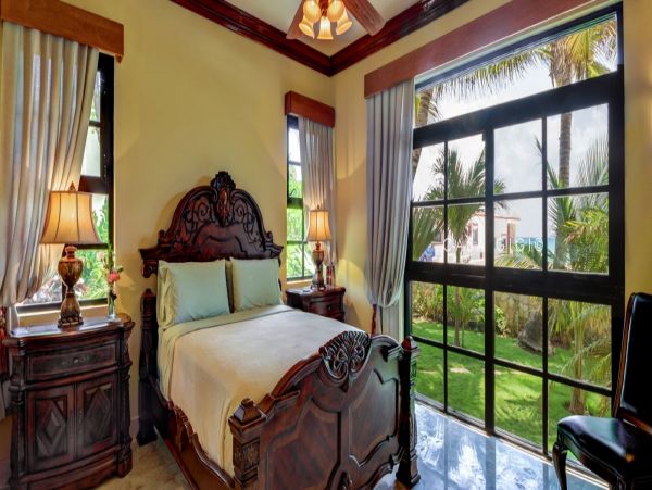 Cancun Home 990363