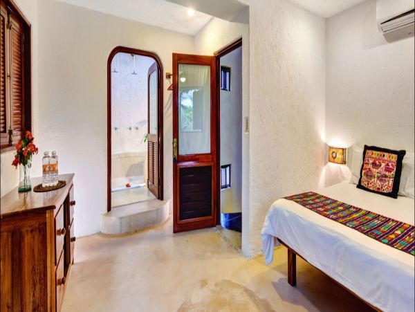 Cancun Home 990364