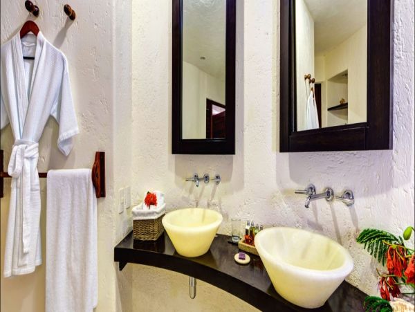 Cancun Home 990364