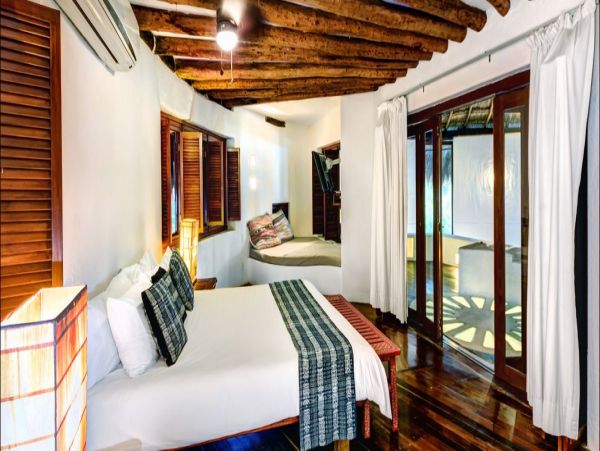 Cancun Home 990364