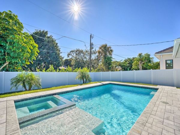 Naples Luxury Vacation Home Rental with Pool Sleeps 6
