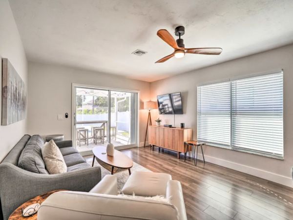 Naples Luxury Vacation Home Rental with Pool Sleeps 6