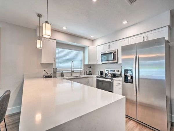 Naples Luxury Vacation Home Rental with Pool Sleeps 6