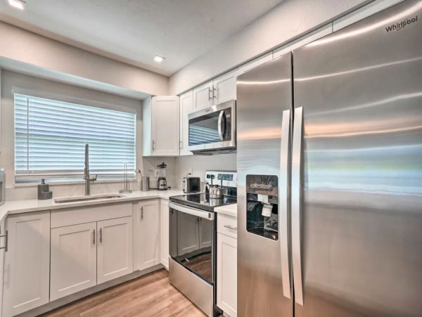 Naples Luxury Vacation Home Rental with Pool Sleeps 6