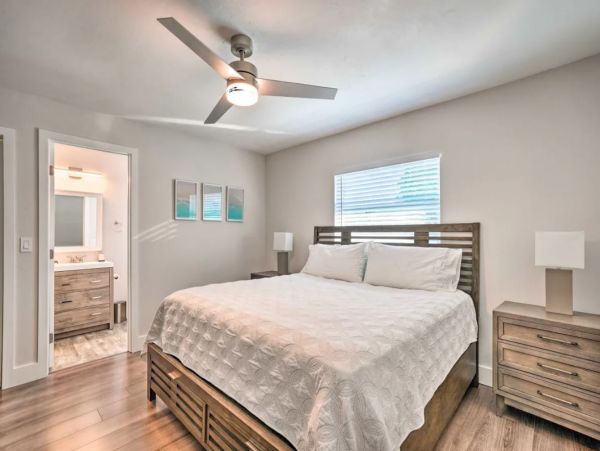 Naples Luxury Vacation Home Rental with Pool Sleeps 6