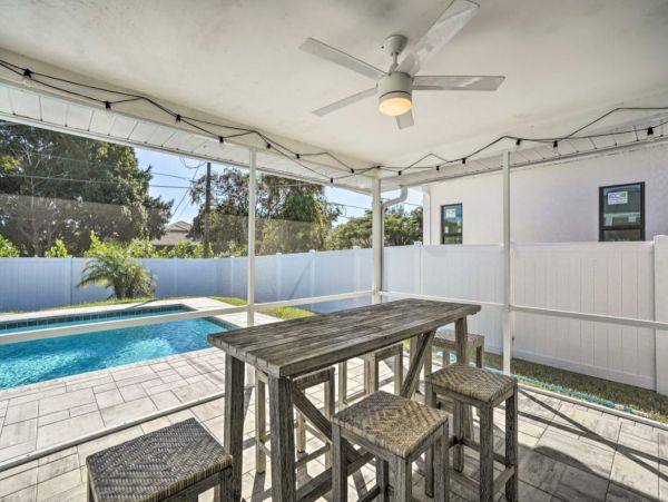 Naples Luxury Vacation Home Rental with Pool Sleeps 6