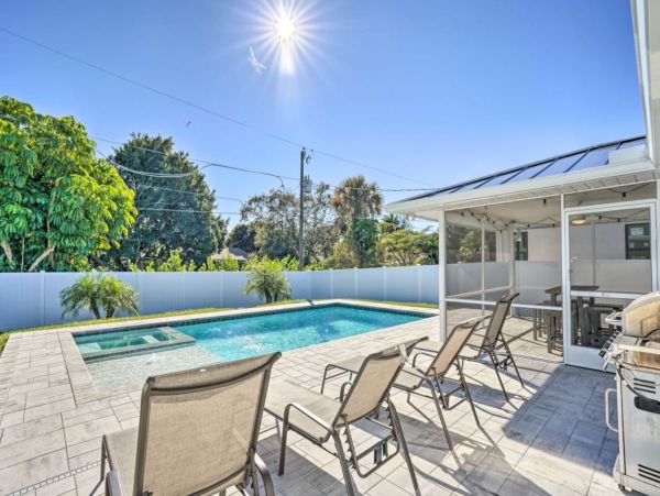 Naples Luxury Vacation Home Rental with Pool Sleeps 6