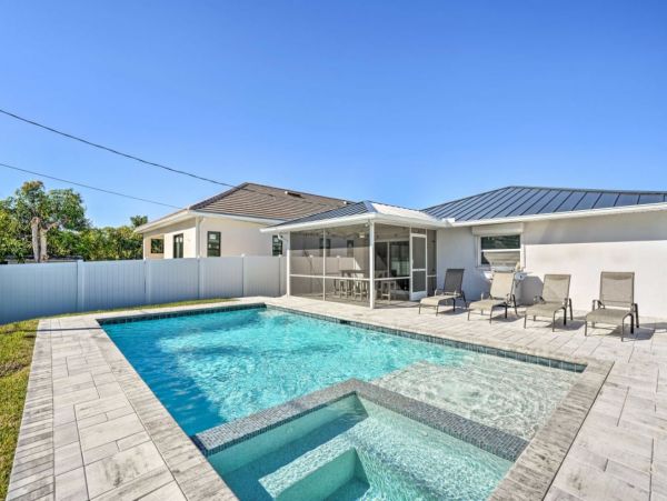 Naples Luxury Vacation Home Rental with Pool Sleeps 6
