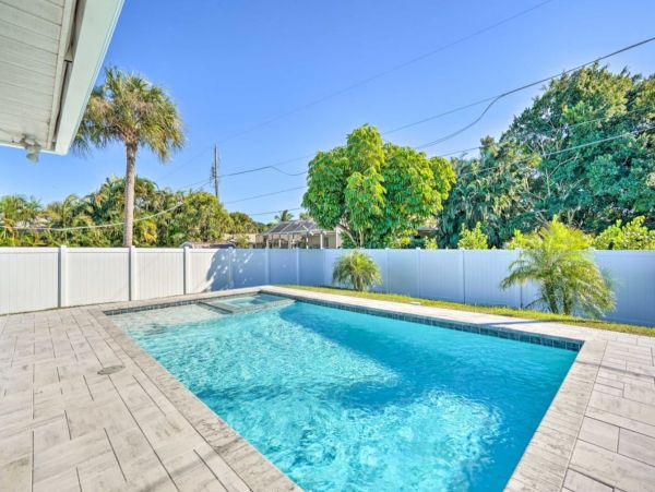 Naples Luxury Vacation Home Rental with Pool Sleeps 6