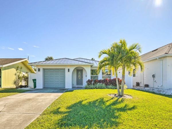 Naples Luxury Vacation Home Rental with Pool Sleeps 6