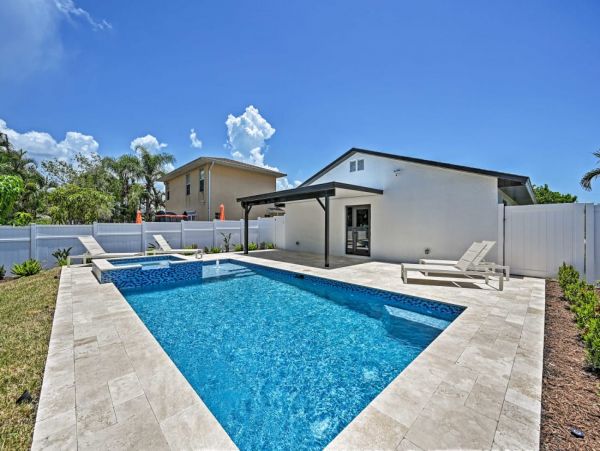 Short Walk to Beach Naples Vacation Home Private Pool