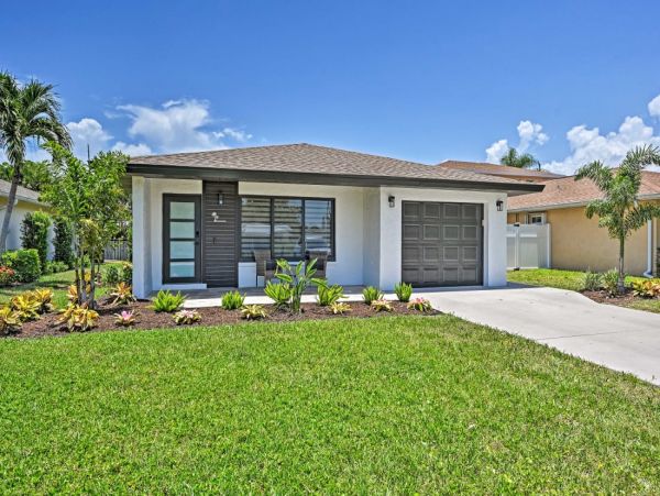 Short Walk to Beach Naples Vacation Home Private Pool