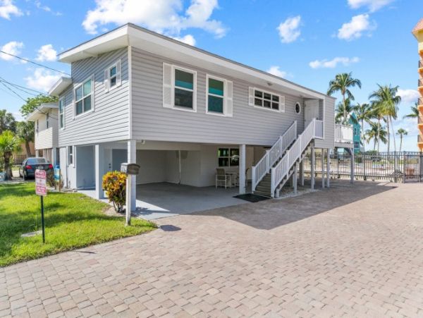 Short Walk to Beach Fort Myers Vacation Home Three Bedroom