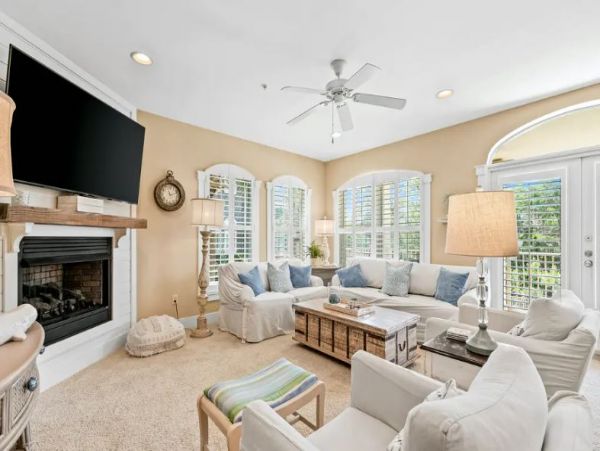 Santa Rosa Beach. Luxury 2nd Floor Condo Shared Pool & A/C