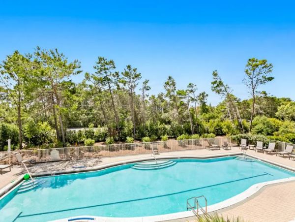 Santa Rosa Beach. Luxury 2nd Floor Condo Shared Pool & A/C