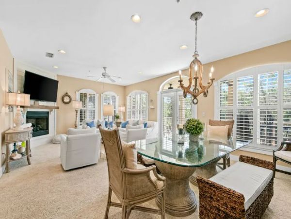 Santa Rosa Beach. Luxury 2nd Floor Condo Shared Pool & A/C