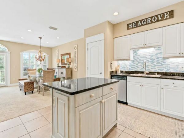 Santa Rosa Beach. Luxury 2nd Floor Condo Shared Pool & A/C