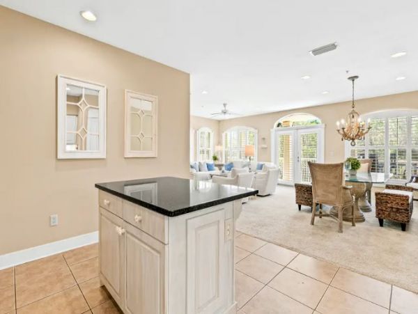 Santa Rosa Beach. Luxury 2nd Floor Condo Shared Pool & A/C