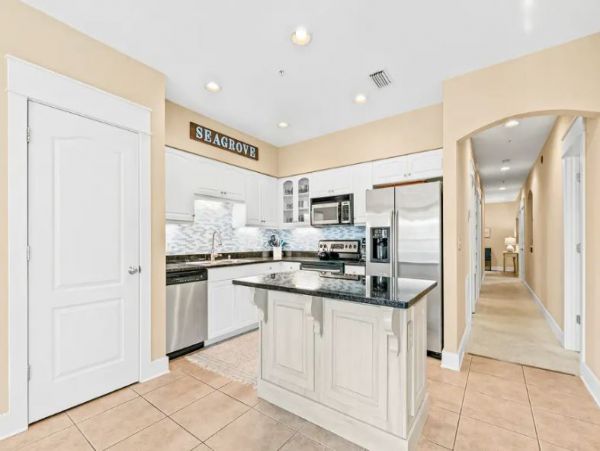 Santa Rosa Beach. Luxury 2nd Floor Condo Shared Pool & A/C