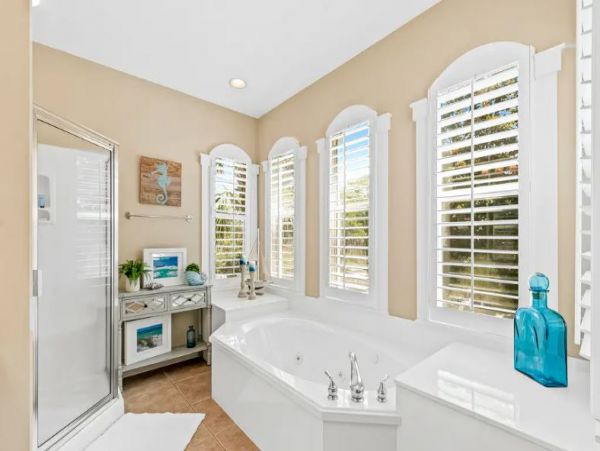 Santa Rosa Beach. Luxury 2nd Floor Condo Shared Pool & A/C