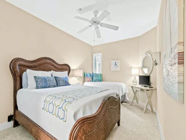 Santa Rosa Beach. Luxury 2nd Floor Condo Shared Pool & A/C