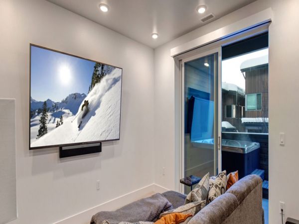 Spectacular Ski in/Ski Out Home Vacation Rental 11 Guests