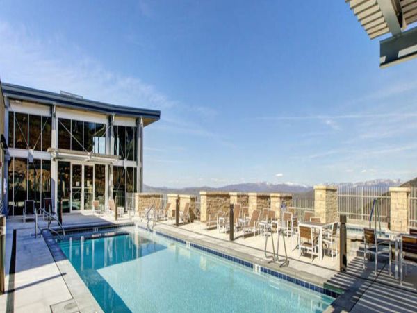 Spectacular Ski in/Ski Out Home Vacation Rental 11 Guests