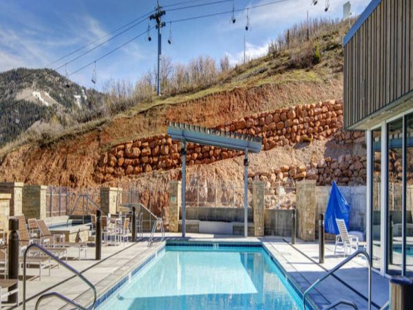 Spectacular Ski in/Ski Out Home Vacation Rental 11 Guests